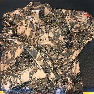 Large hunting pull over
